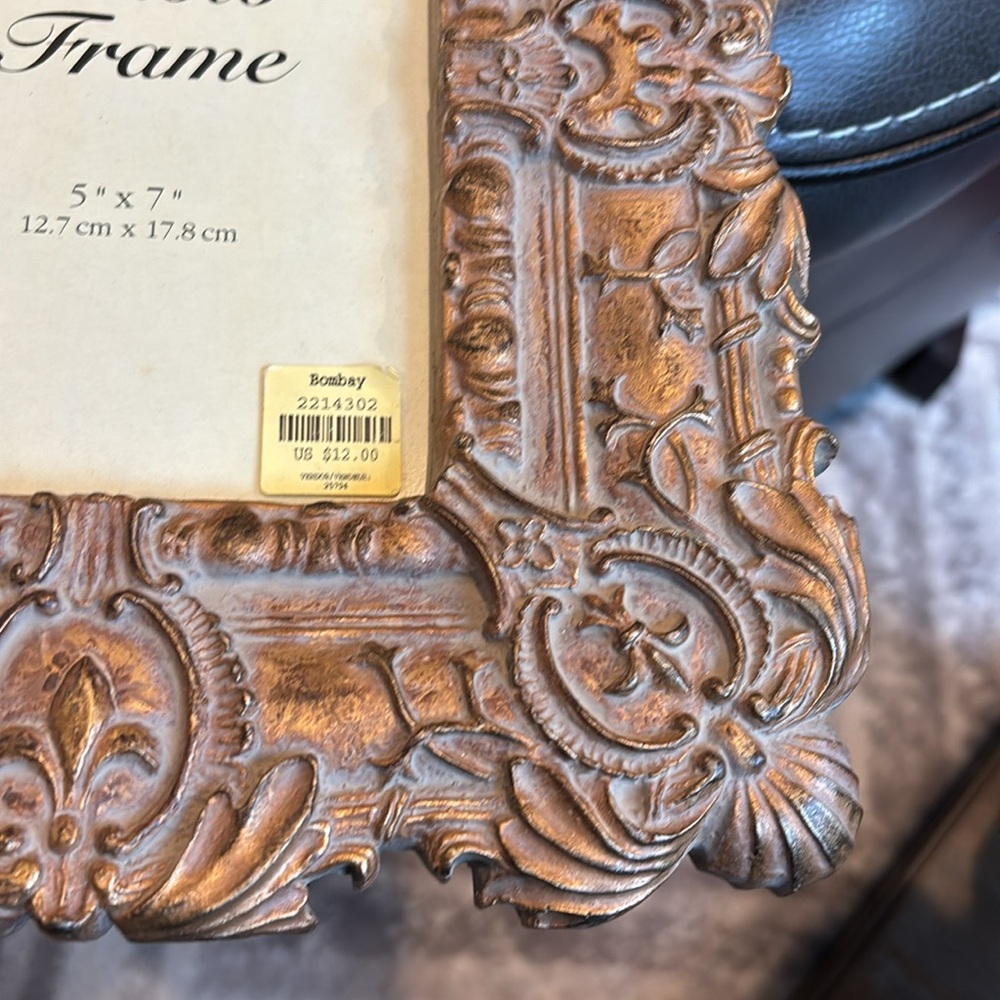 NWT Vintage Bombay company Gold ornate imperial Chunky Picture Frame 5 x 7 - Picture 2 of 8